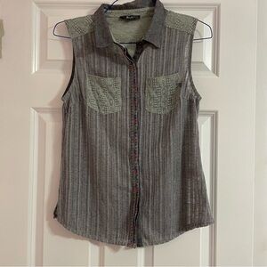 NWOT Miss Me sleeveless beaded lace collared button up blouse, large